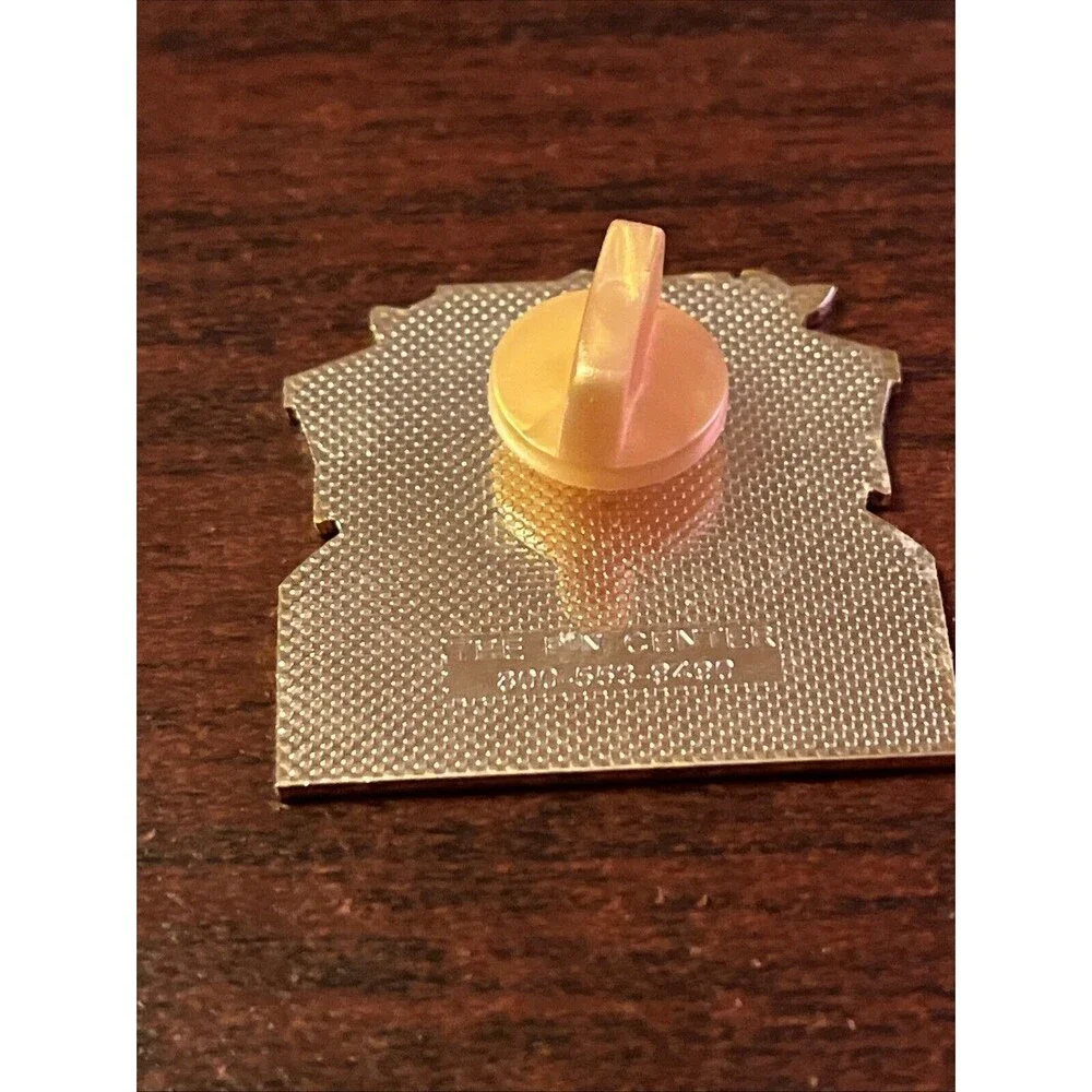 Outback Steakhouse Ilsan South Korea Family Town Lapel Hat Pin‎